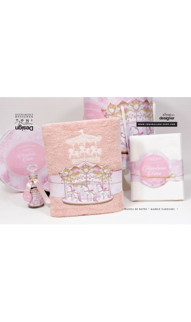 Trusou complet de botez roz prafuit pentru fetite, Caruselul fermecat 19